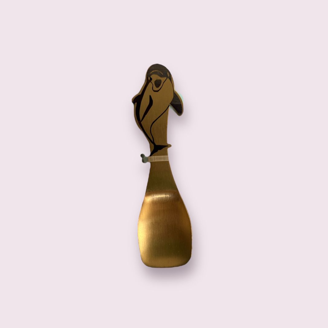 Cuillère a garniture de boulettes de dauphin